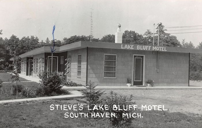 Lake Bluff Inn & Suites (Stieves 4 Season Lake Bluff Motel) - Vintage Post Card